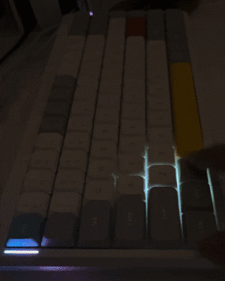 キーをタイプすると、キーの裏が光るGIFアニメーション